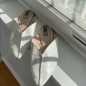 Flat white mules
